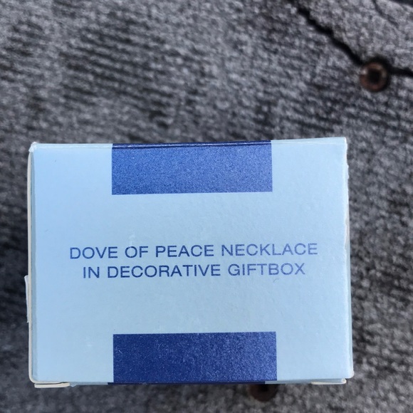 ☀️ Dove Necklace - Picture 7 of 7